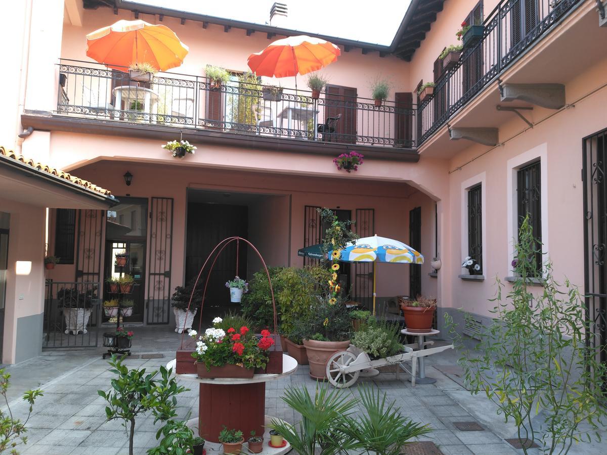 Hôtel La Corte Del Poeta à Buscate Extérieur photo